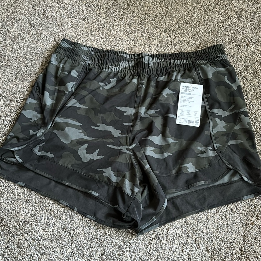 #23 NWT Athleta Printed Mesh Racer Run shorts